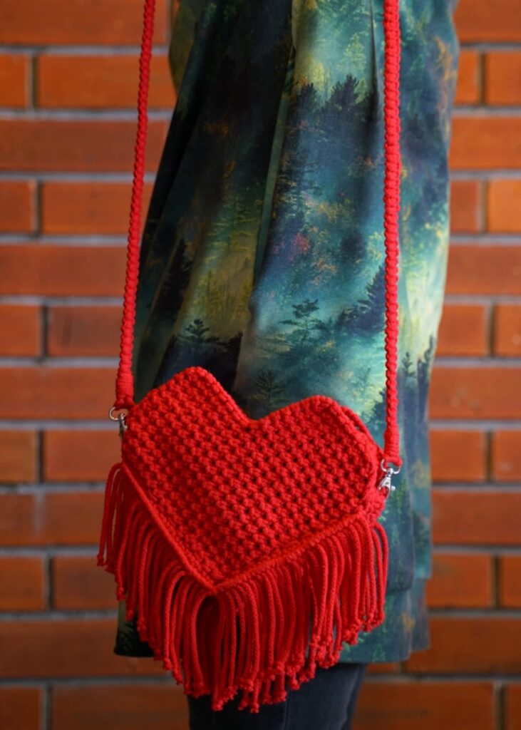 torebka na ramię w kształcie serca wykonana wg autorskiego wzoru Sylwii Kubickiej